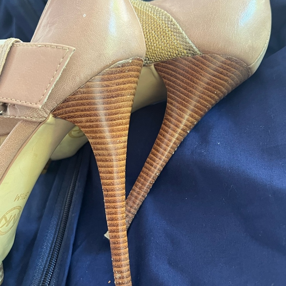 Heels - Picture 5 of 7